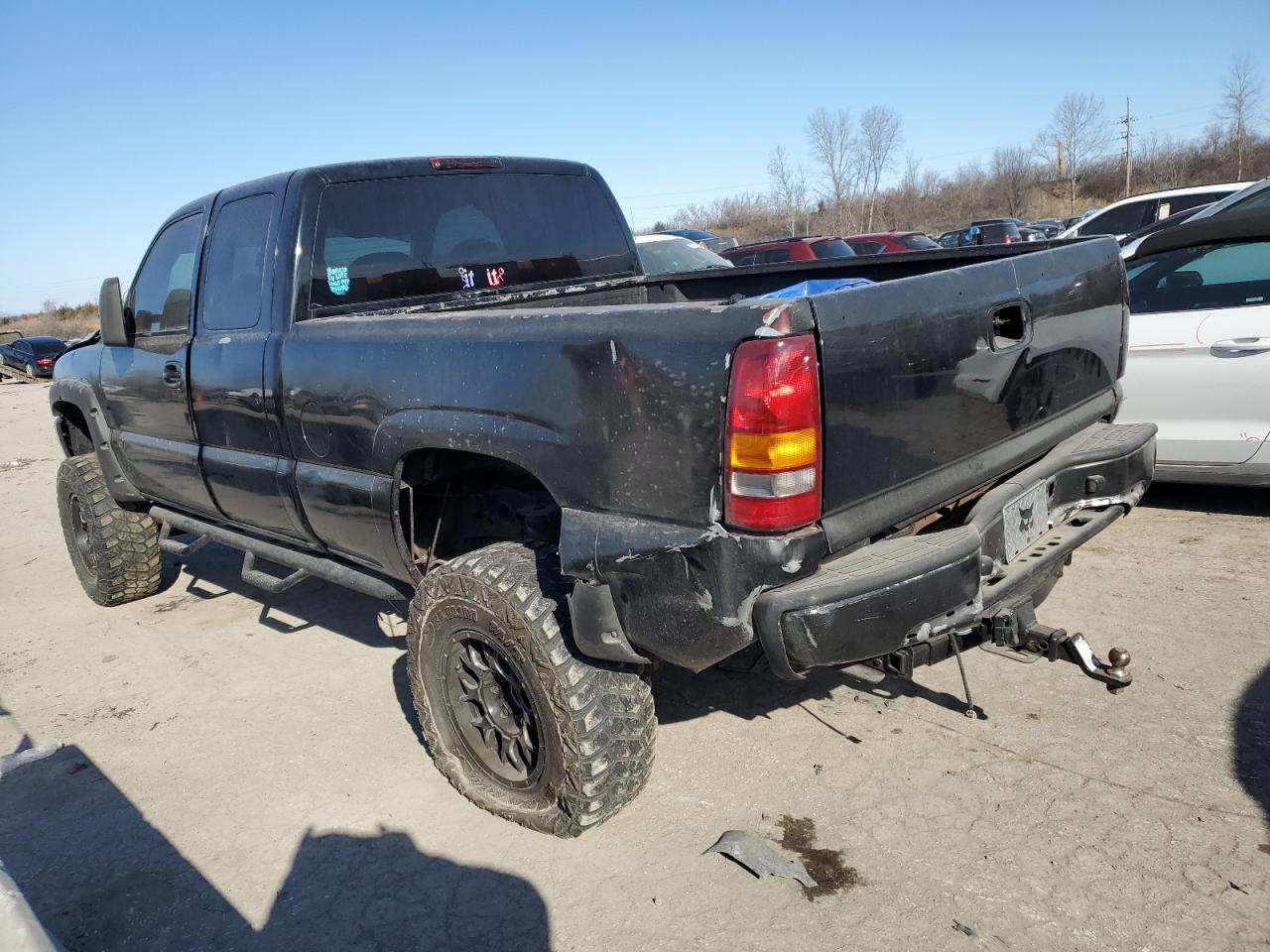 2003 GMC Sierra VIN 2GTEC19V531100668 Copart auction photo, rear end / minor dent/scratches damage thumbnail 2