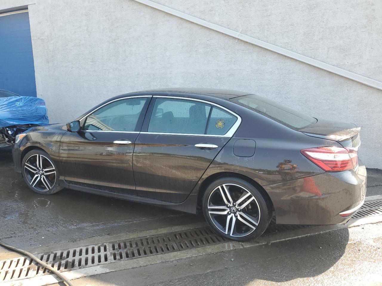 2017 Honda Accord VIN 1HGCR2F13HA216043 Copart auction photo, minor dent/scratches damage thumbnail 2