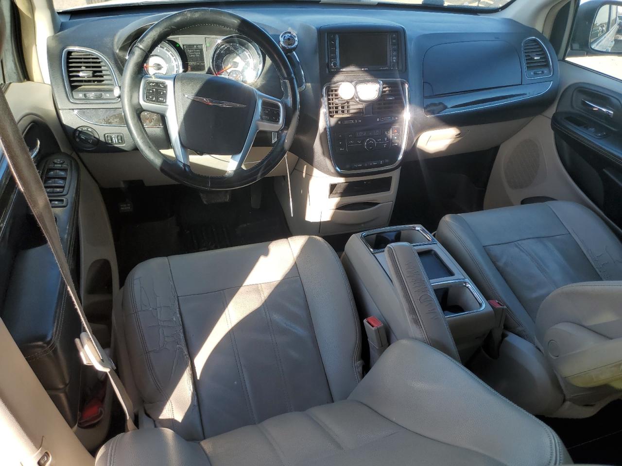 2013 Chrysler Town & Country VIN 2C4RC1BG7DR555019 Copart auction photo, front end / mechanical damage thumbnail 8