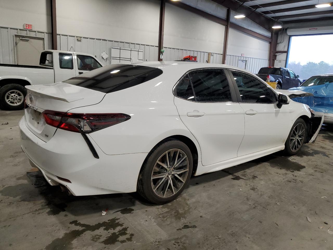 2021 Toyota Camry VIN 4T1G11AK7MU403775 Copart auction photo, front end / side damage thumbnail 3