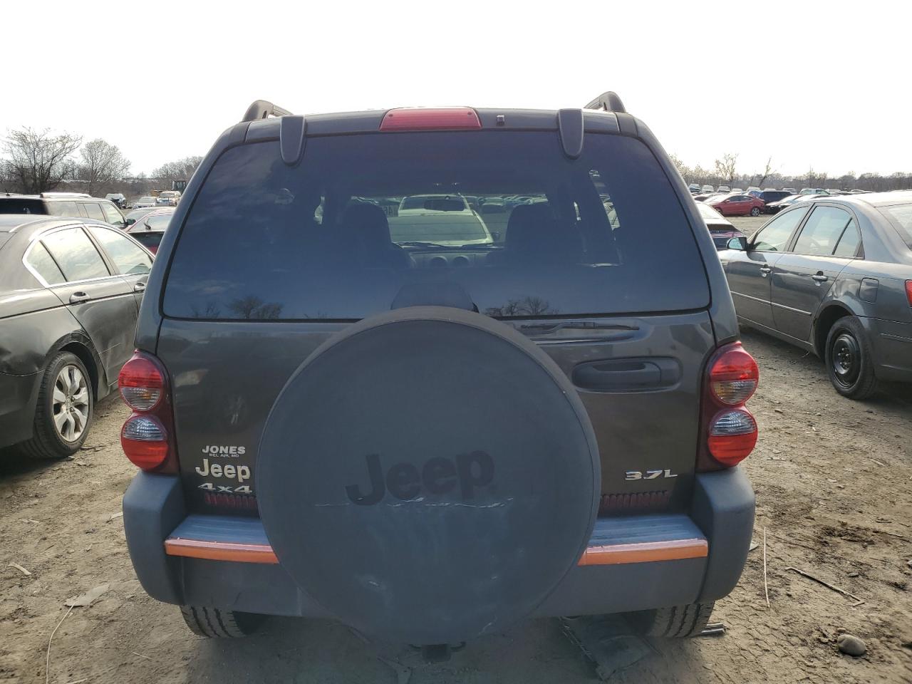 2005 Jeep Liberty (North America) VIN 1J4GL48K85W711849 Copart auction photo, front end / minor dent/scratches damage thumbnail 6