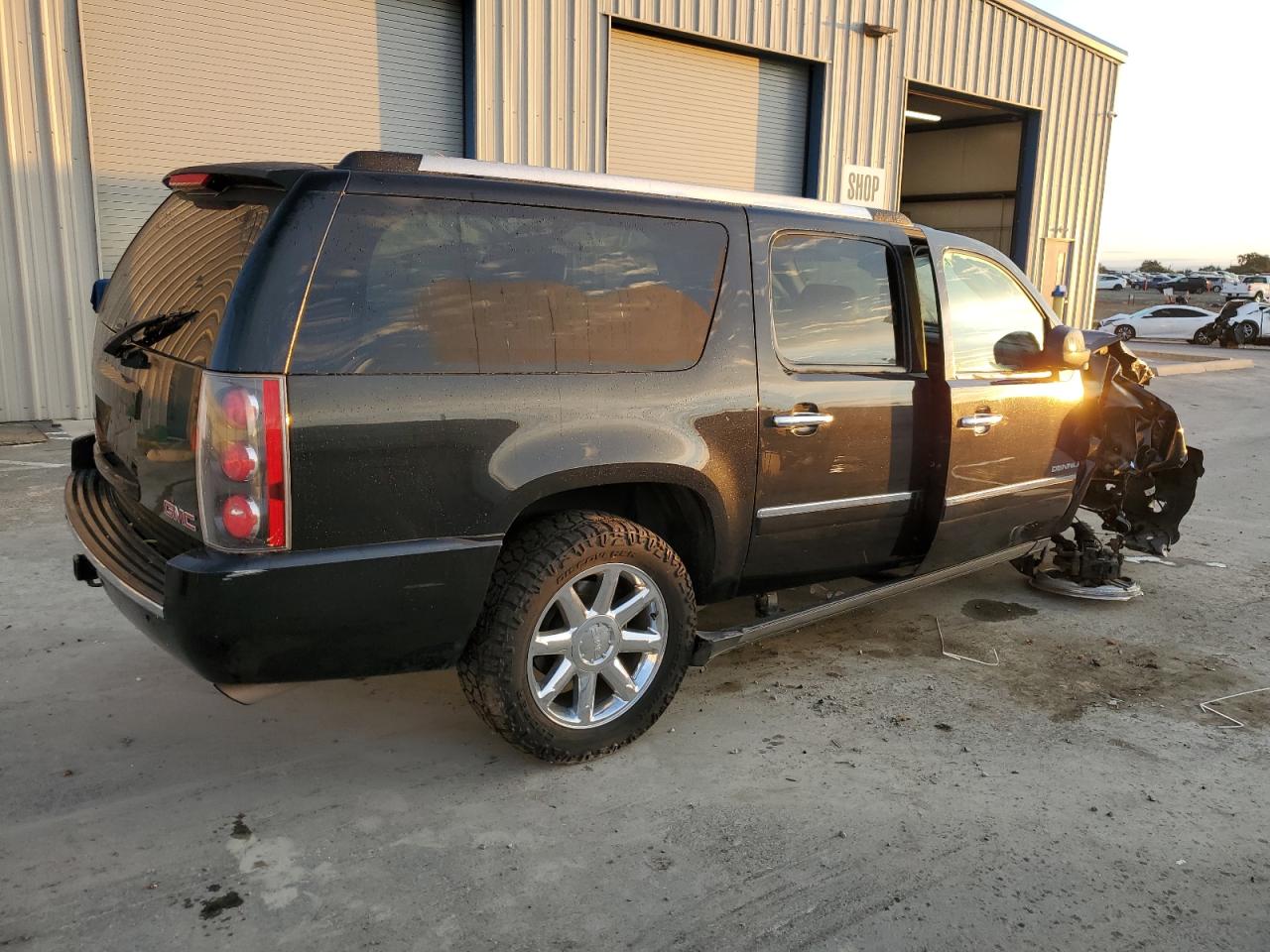 2011 GMC Yukon VIN 1GKS2MEFXBR165905 Copart auction photo, front end damage thumbnail 3