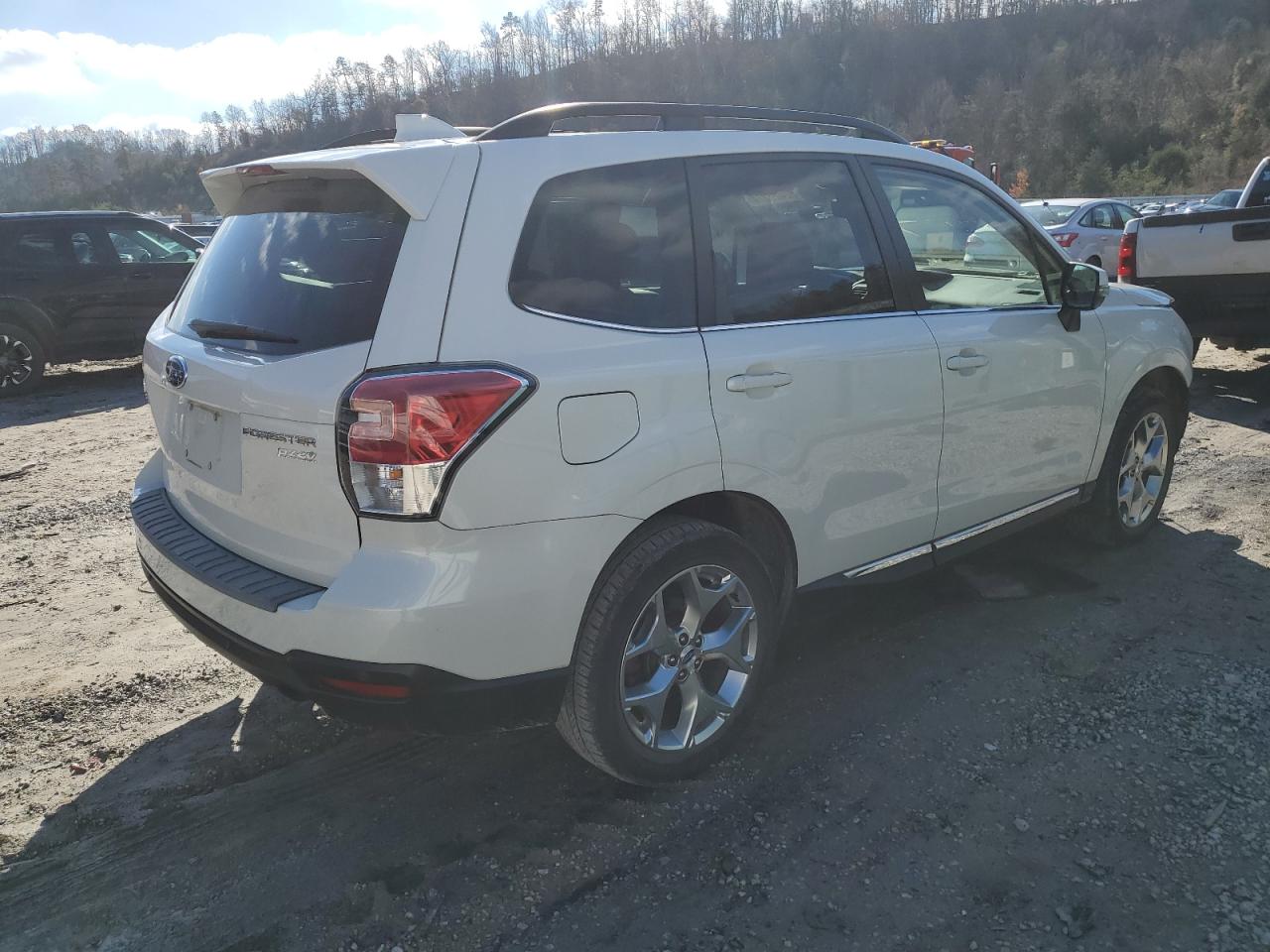 2017 Subaru Forester VIN JF2SJAWC2HH592531 Copart auction photo, front end damage thumbnail 3