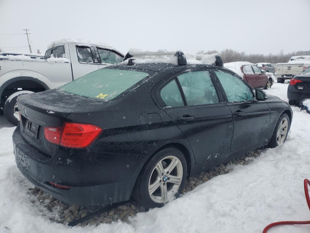 2015 BMW 3er VIN WBA3B3C55FF546828 Copart auction photo, burn - engine damage thumbnail 3