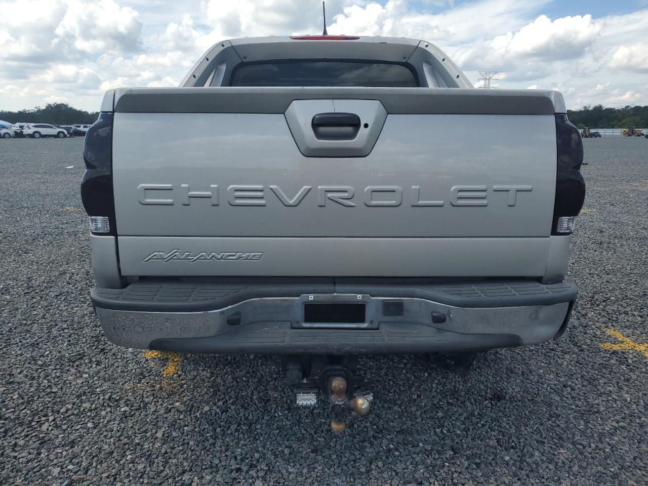 2004 Chevrolet Avalanche VIN 3GNEC12T14G188854 Copart auction photo, water/flood / minor dent/scratches damage thumbnail 6