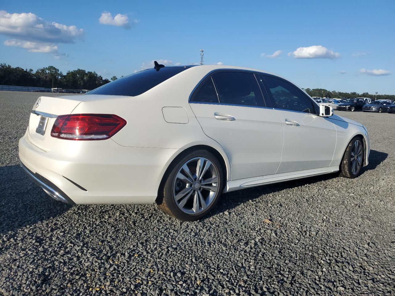2015 Mercedes-Benz E-klasse VIN WDDHF5KB2FB140583 Copart auction photo, water/flood damage thumbnail 3