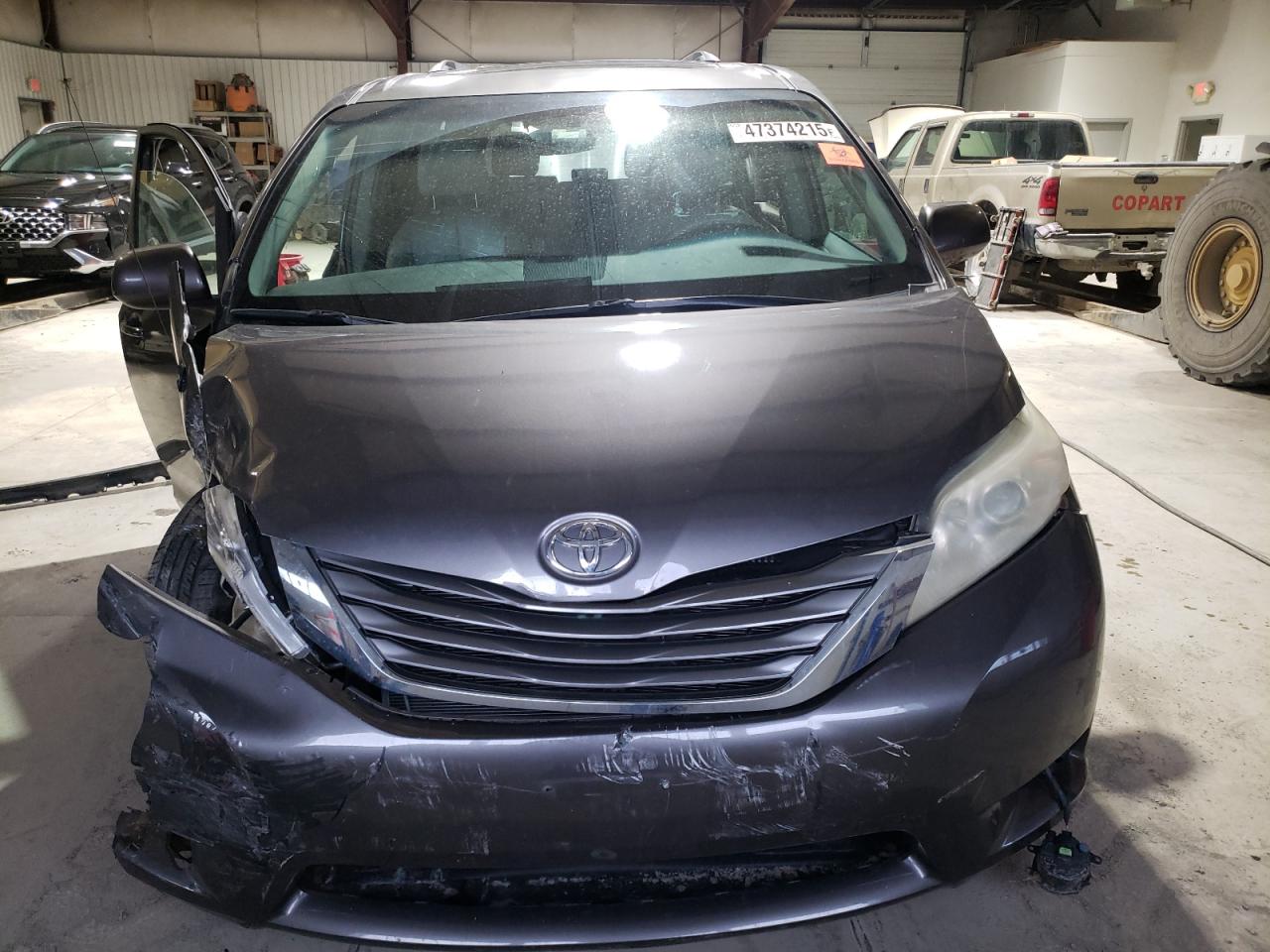 2012 Toyota Sienna VIN 5TDYK3DC5CS240472 Copart auction photo, front end / side damage thumbnail 5