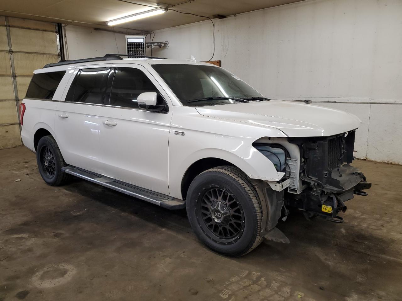 2018 Ford Expedition VIN 1FMJK1JT4JEA44774 Copart auction photo, front end / side damage thumbnail 4