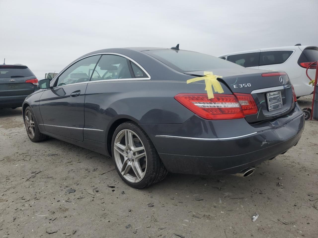 2013 Mercedes-Benz E-klasse VIN WDDKJ5KB0DF195415 Copart auction photo, rear end / minor dent/scratches damage thumbnail 2