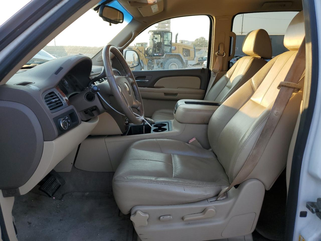 2009 Chevrolet Suburban VIN 1GNFC26J09R147755 Copart auction photo, side / minor dent/scratches damage thumbnail 7