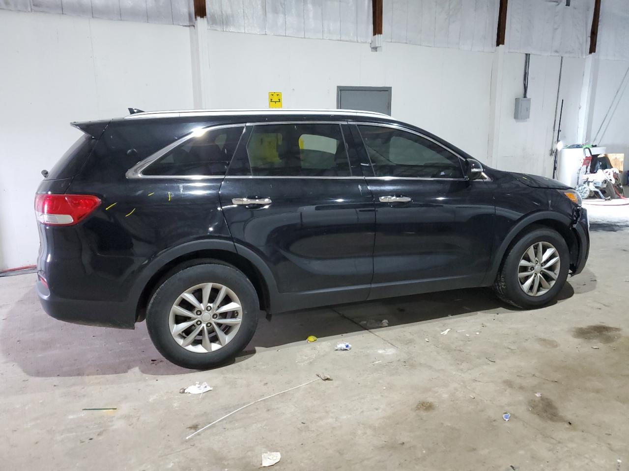 2016 KIA Sorento VIN 5XYPG4A3XGG049821 Copart auction photo, side / front end damage thumbnail 3