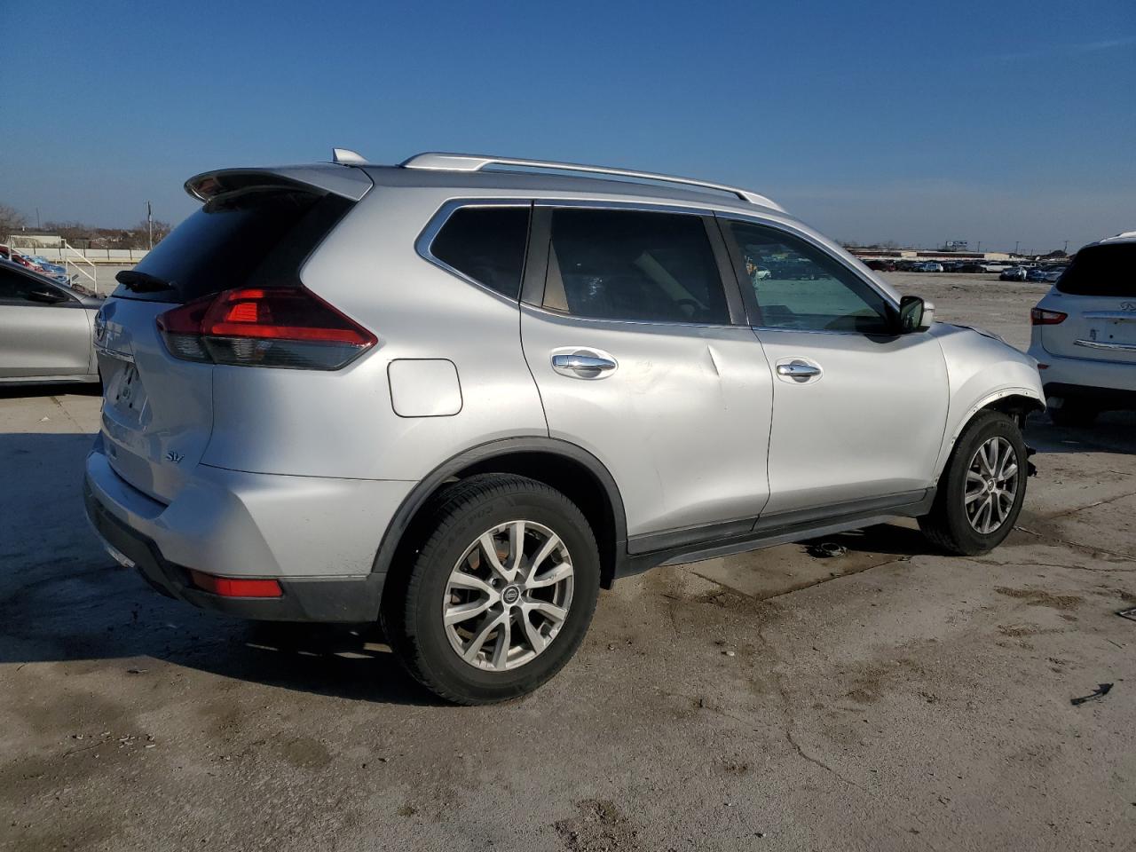 2018 Nissan Rogue VIN KNMAT2MT0JP569676 Copart auction photo, front end / minor dent/scratches damage thumbnail 3