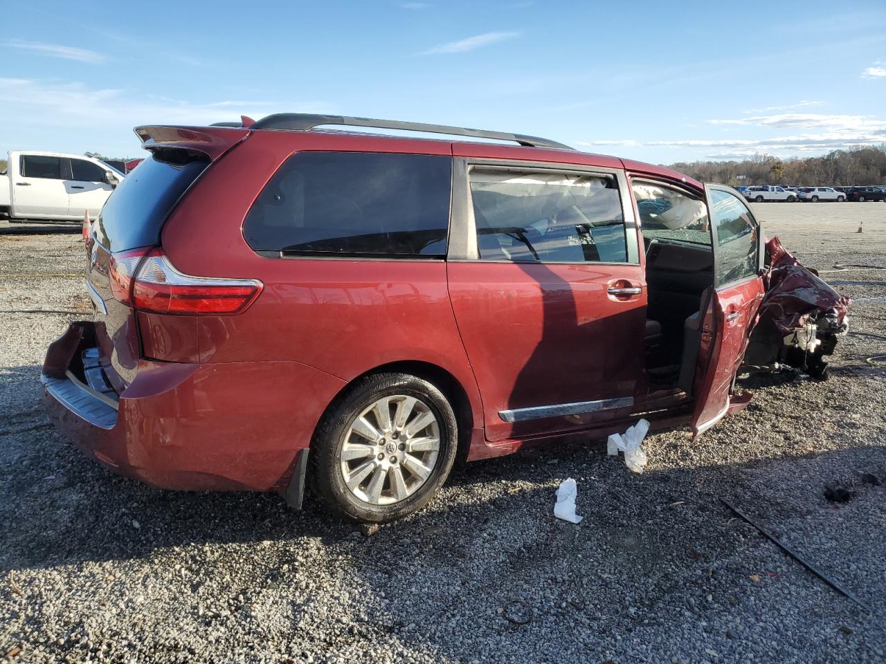 2015 Toyota Sienna VIN 5TDYK3DC3FS659280 Copart auction photo, front end damage thumbnail 3
