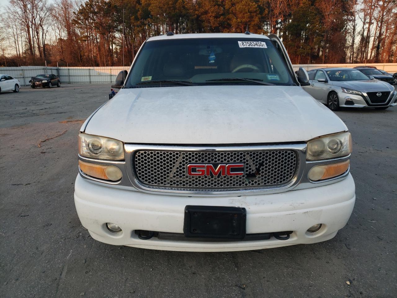 2005 GMC Yukon VIN 1GKFK66U65J236403 Copart auction photo, all over / frame damage damage thumbnail 5