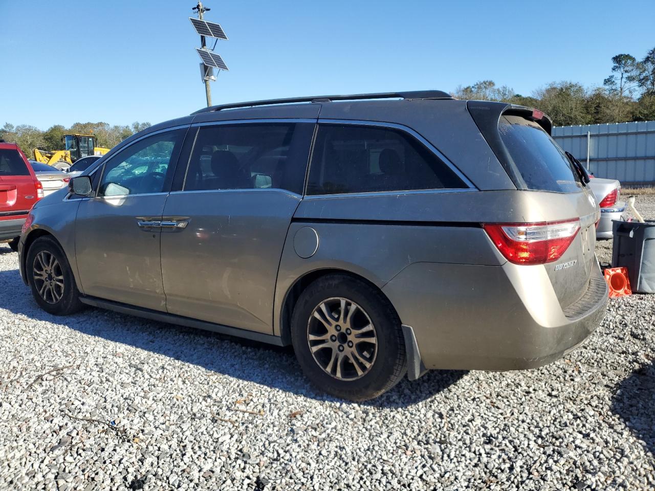 2011 Honda Odyssey VIN 5FNRL5H60BB058053 Copart auction photo, front end / top/roof damage thumbnail 2