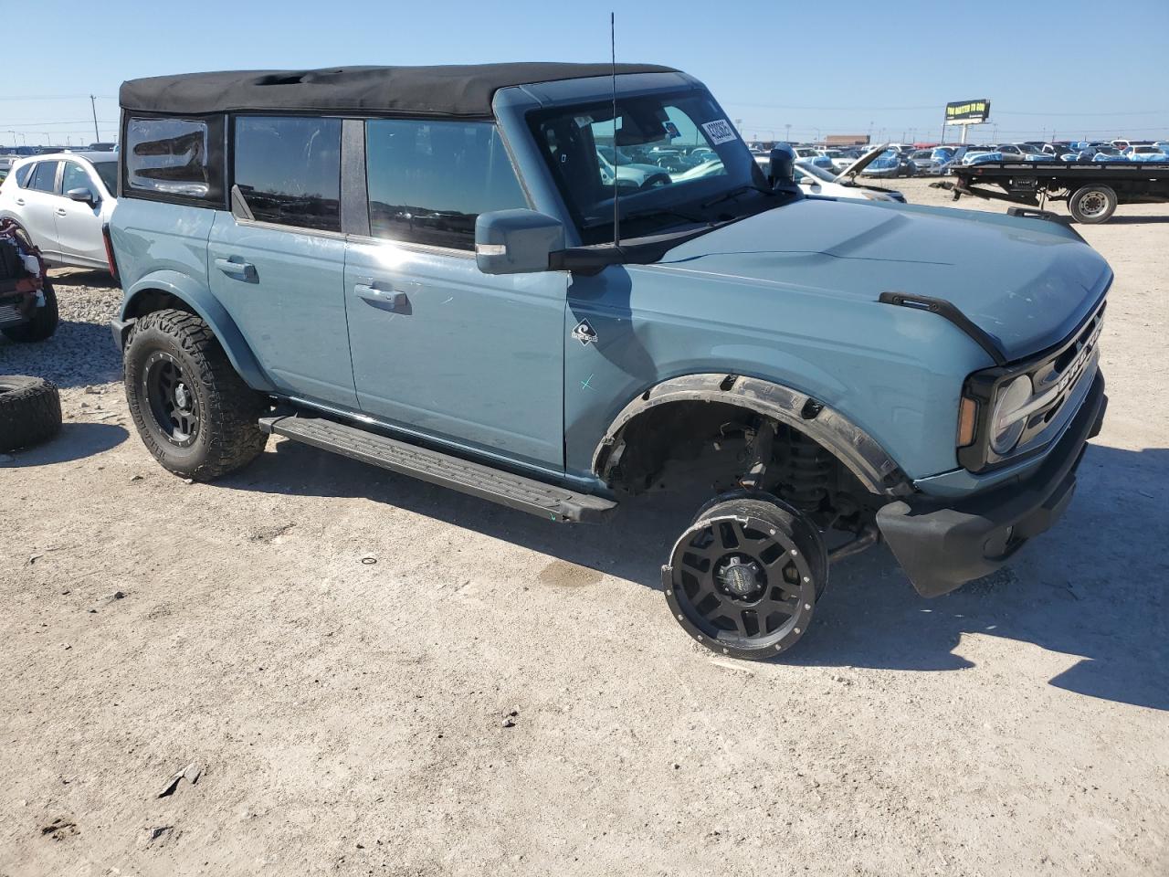 2022 Ford Bronco VIN 1FMEE5BPXNLB48768 Copart auction photo, undercarriage / side damage thumbnail 4
