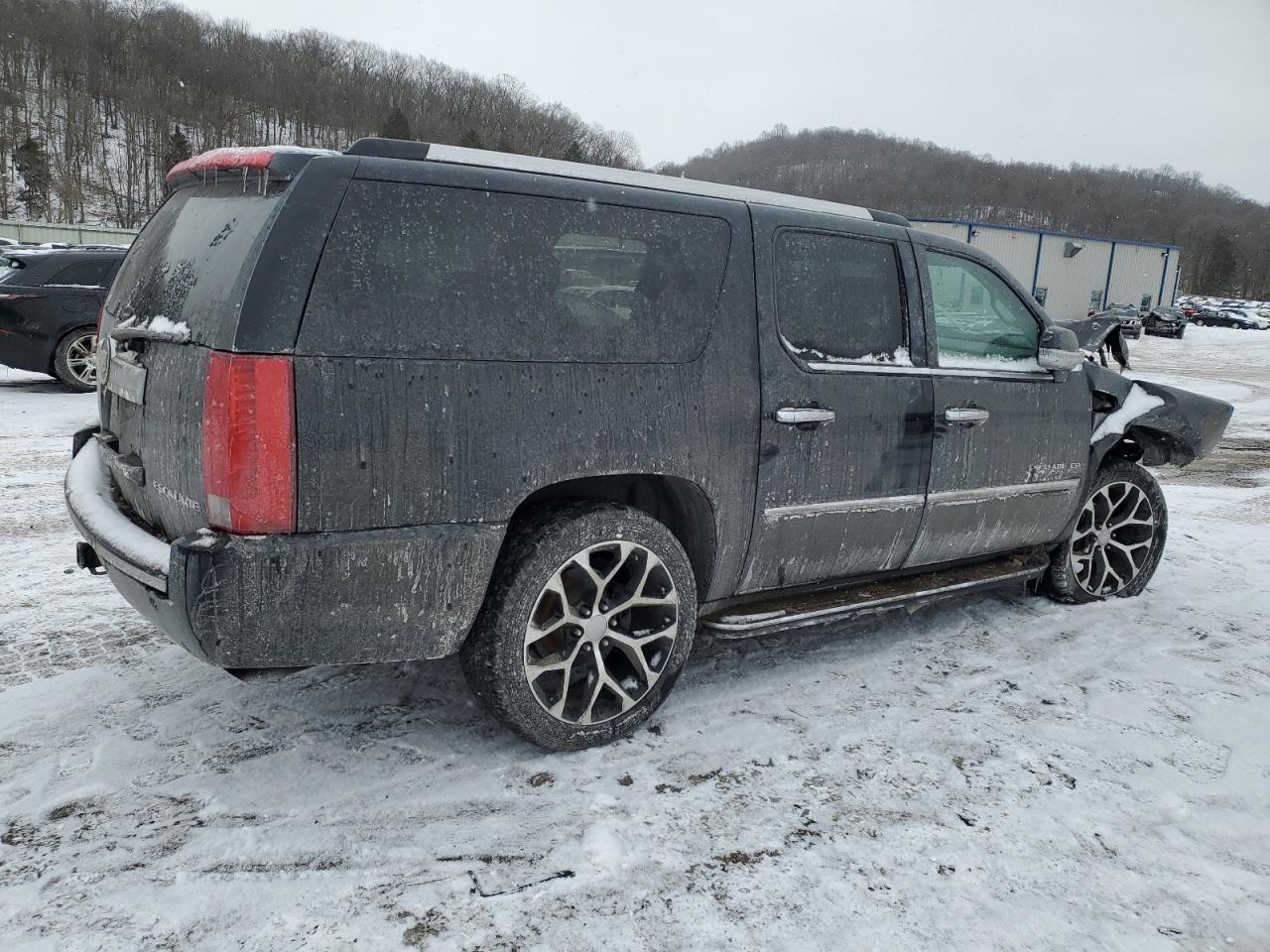 2013 Cadillac Escalade VIN 1GYS4HEF1DR118062 Copart auction photo, front end / side damage thumbnail 3