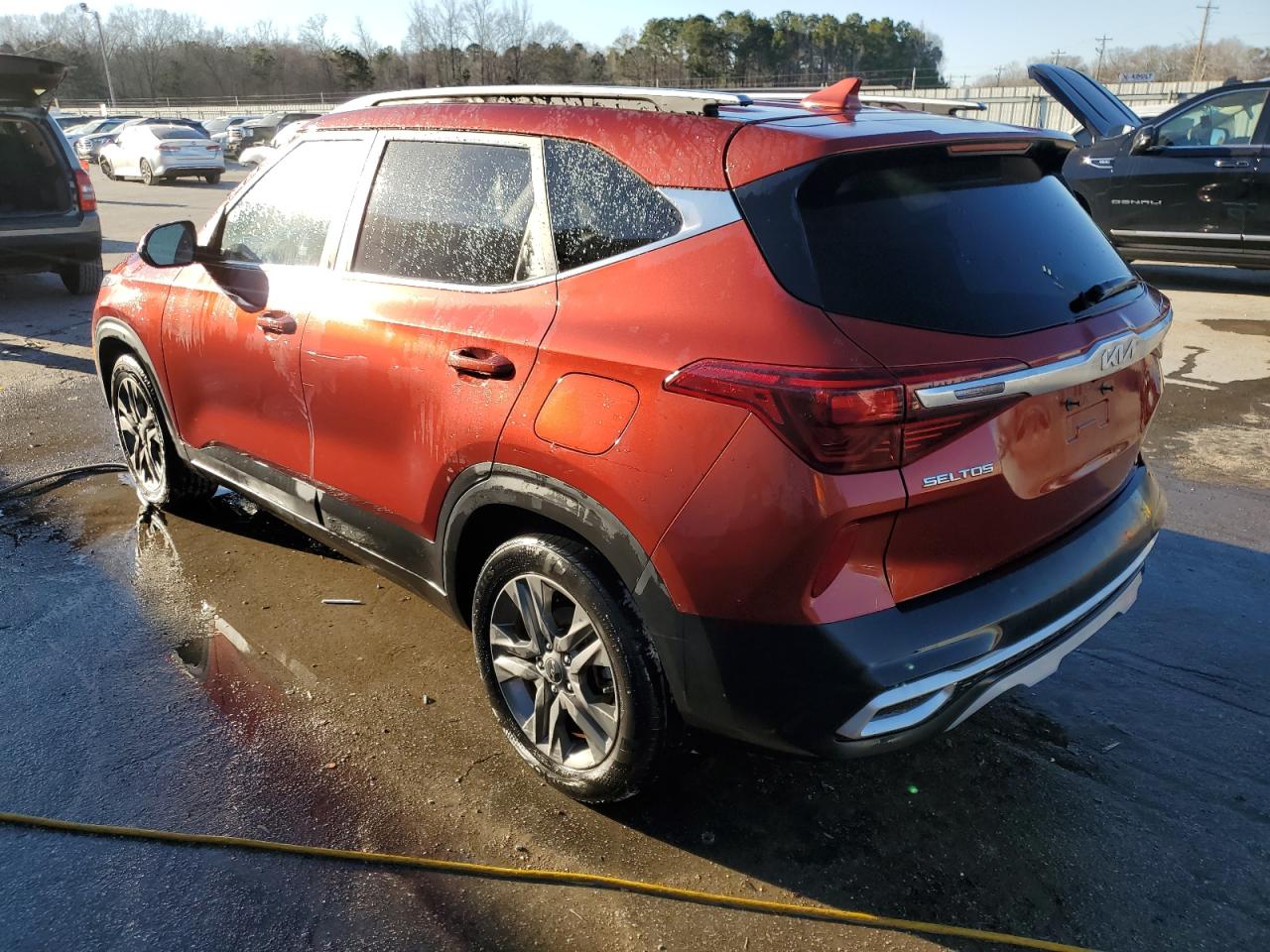 2022 KIA Seltos VIN KNDEU2AAXN7286483 Copart auction photo, front end / hail damage thumbnail 2