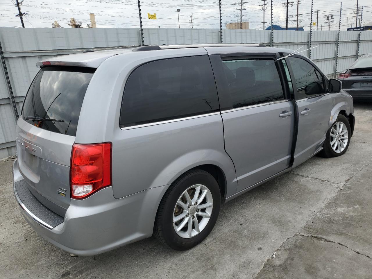 2019 Dodge Caravan VIN 2C4RDGCG4KR765640 Copart auction photo, front end / side damage thumbnail 3
