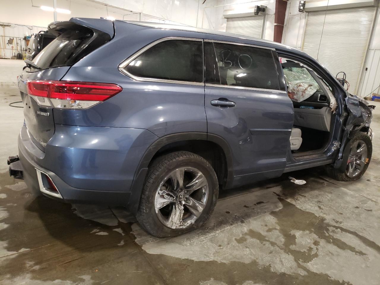 2019 Toyota Highlander VIN 5TDDGRFH0KS064019 Copart auction photo, front end / side damage thumbnail 3
