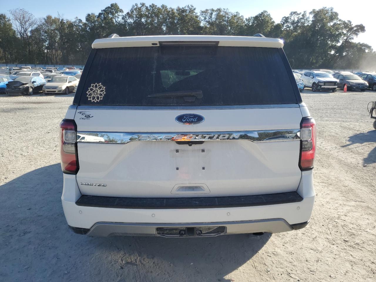 2019 Ford Expedition VIN 1FMJU1KT8KEA38308 Copart auction photo, front end / minor dent/scratches damage thumbnail 6
