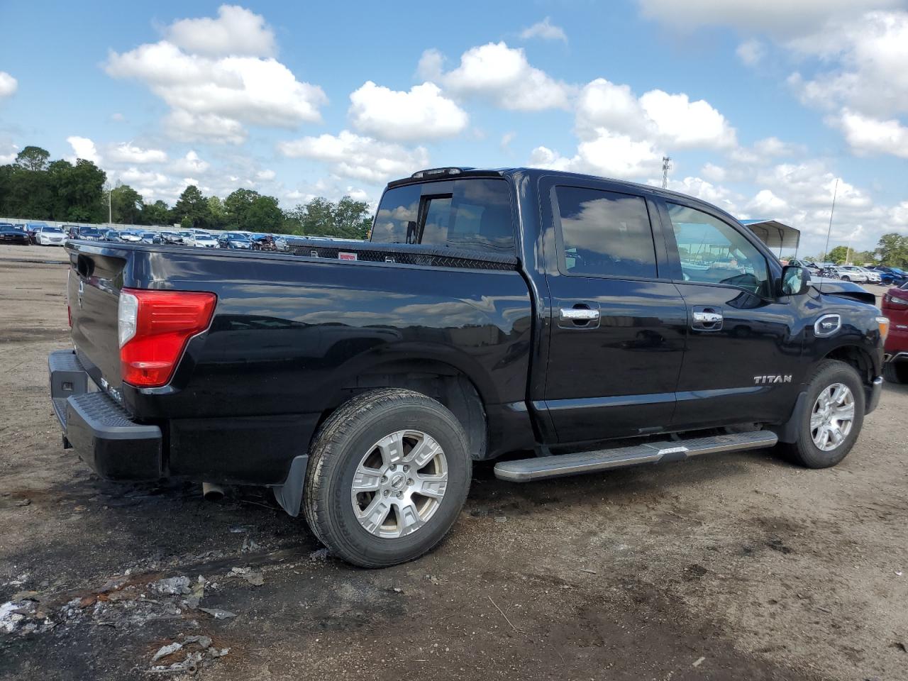 2017 Nissan Titan VIN 1N6AA1E52HN571951 Copart auction photo, front end / minor dent/scratches damage thumbnail 3