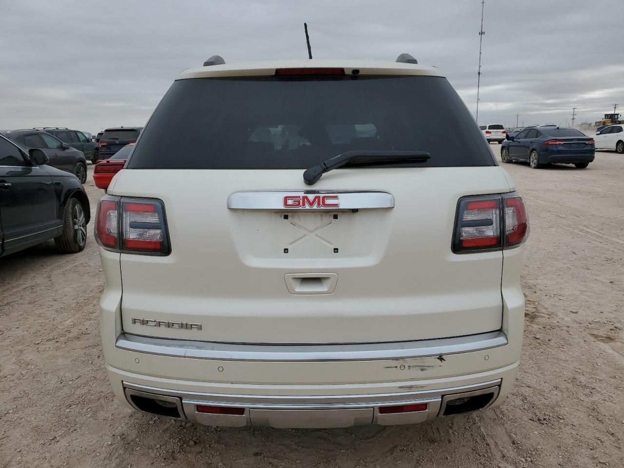 2015 GMC Acadia VIN 1GKKRTKDXFJ263393 Copart auction photo, front end / side damage thumbnail 6