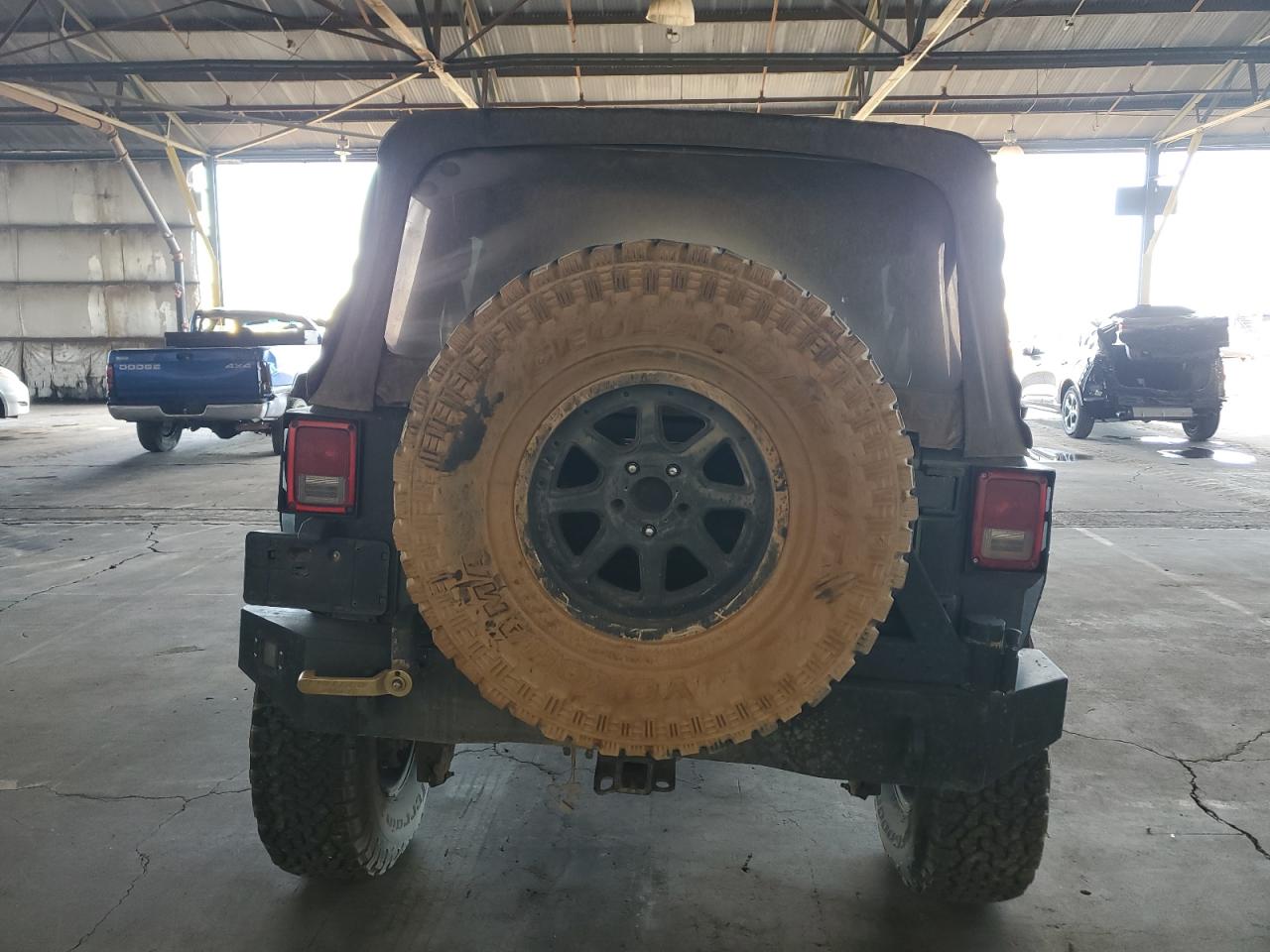 2009 Jeep Wrangler VIN 1J4GA39119L740011 Copart auction photo, side / front end damage thumbnail 6