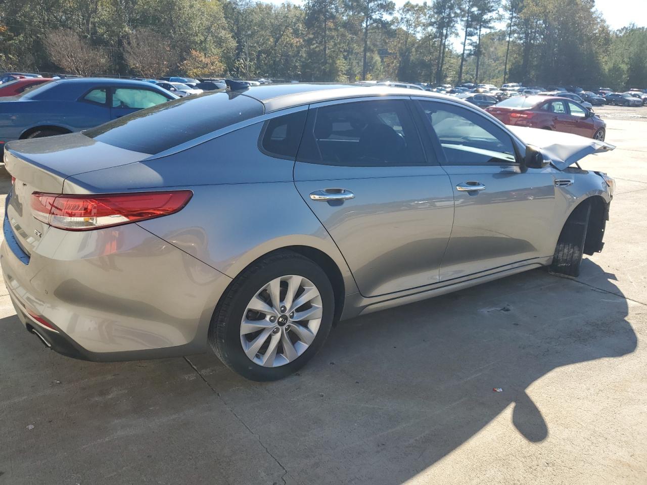 2017 KIA Optima VIN 5XXGU4L37HG168776 Copart auction photo, front end damage thumbnail 3