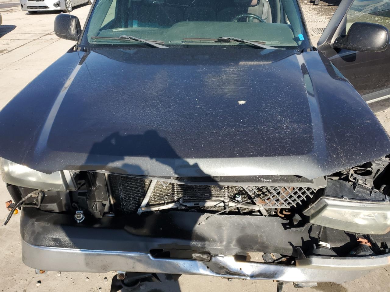 2005 Chevrolet Silverado VIN 2GCEK13TX51209303 Copart auction photo, front end / side damage thumbnail 12