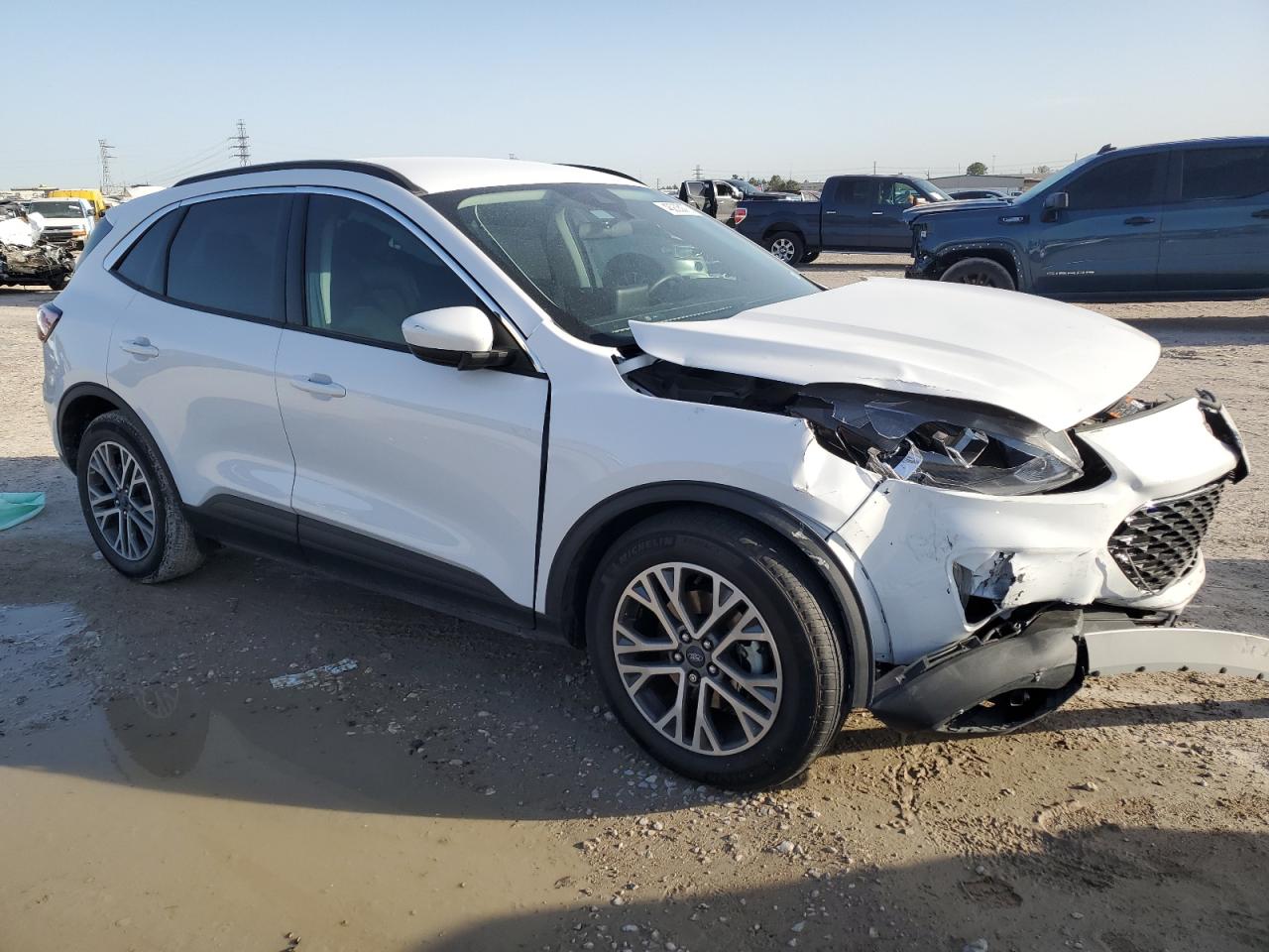 2021 Ford Escape VIN 1FMCU0H67MUB05641 Copart auction photo, front end / minor dent/scratches damage thumbnail 4