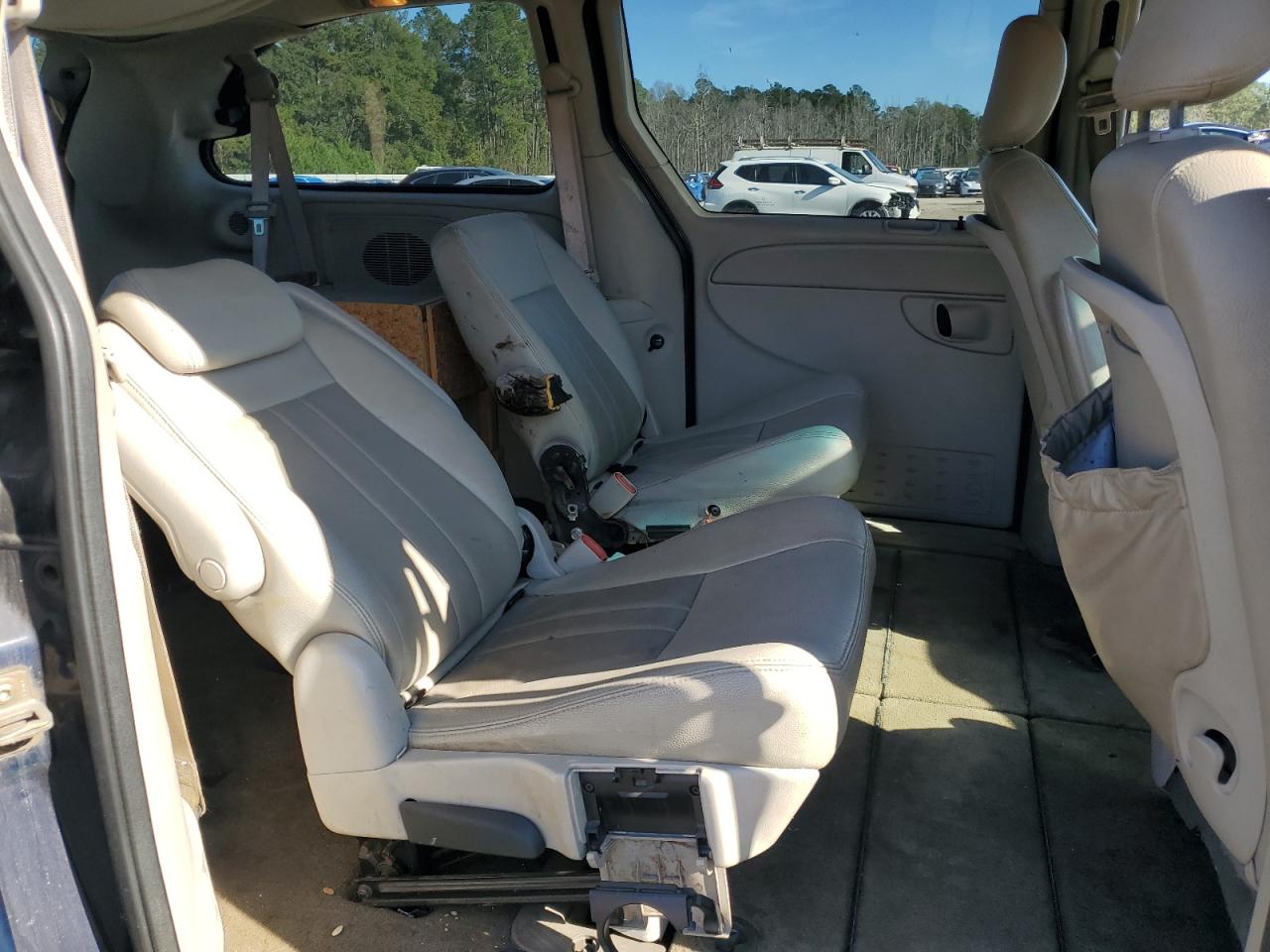 2006 Chrysler Town & Country VIN 2A4GP54L36R799535 Copart auction photo, side / front end damage thumbnail 12