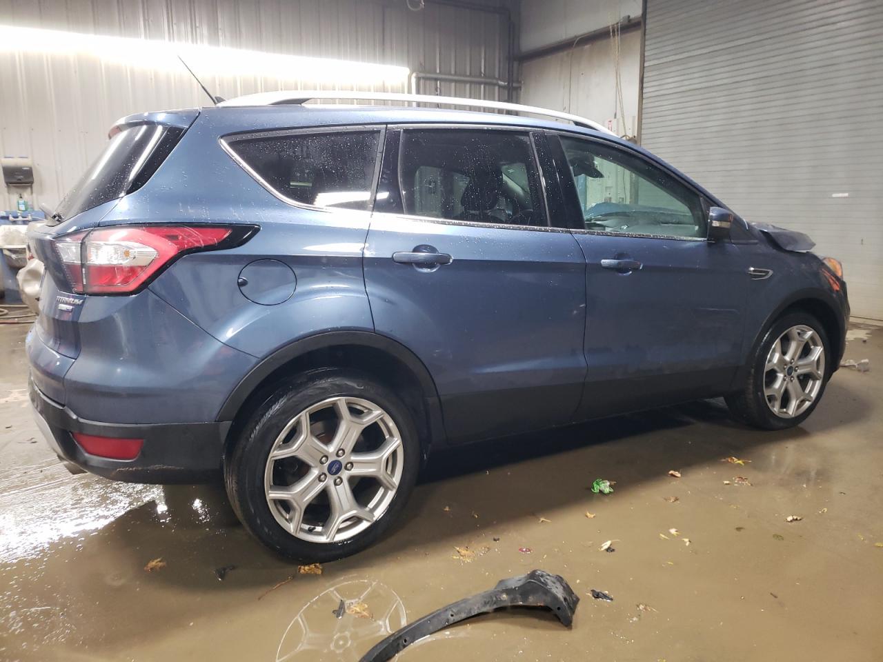 2018 Ford Escape VIN 1FMCU9J92JUC29028 Copart auction photo, front end damage thumbnail 3