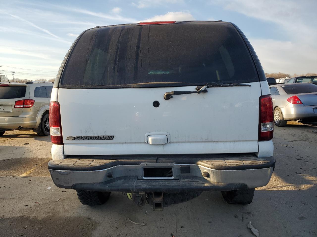 2005 Chevrolet Suburban VIN 1GNGK26U15R197219 Copart auction photo, all over damage thumbnail 6