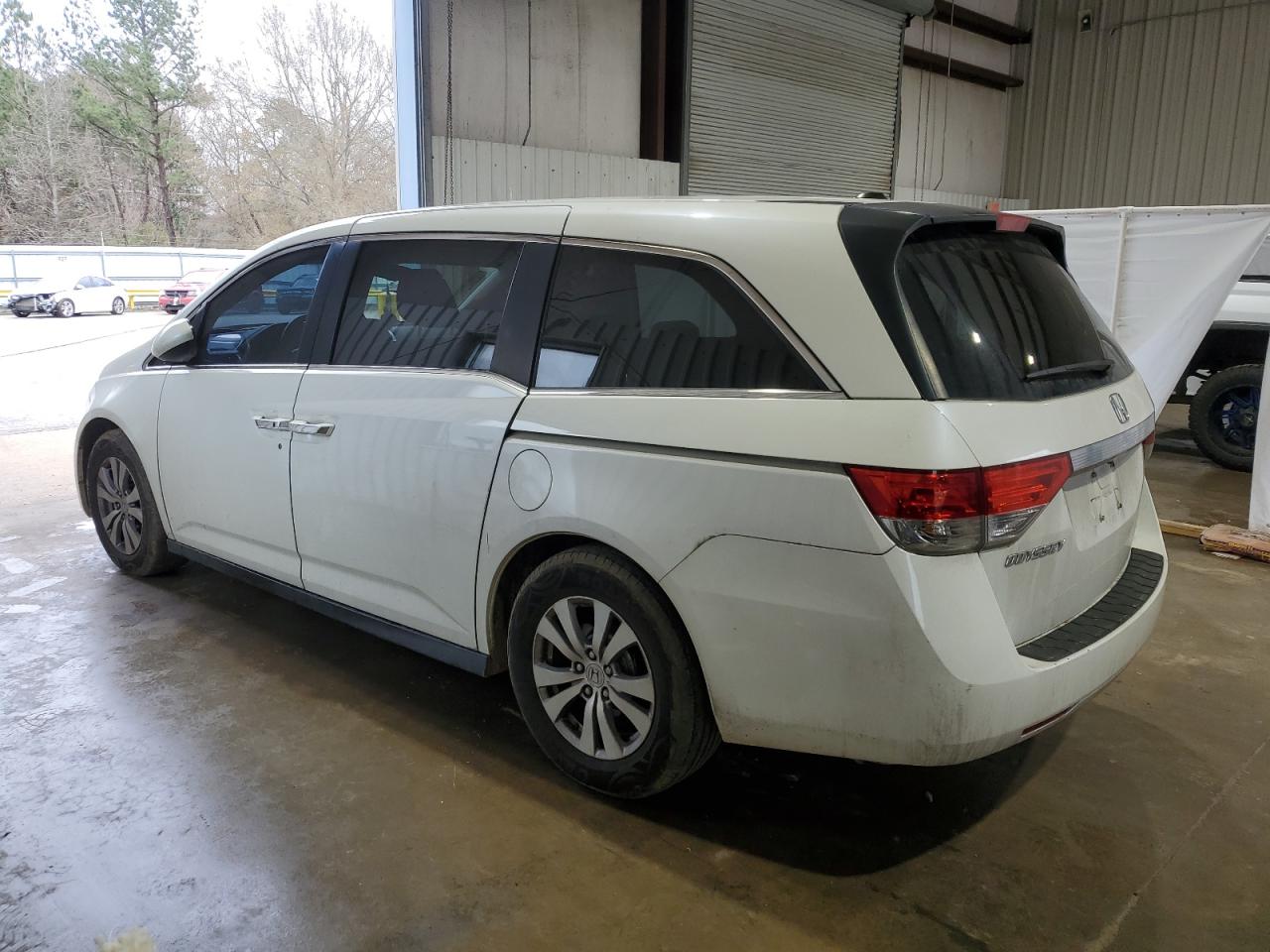 2015 Honda Odyssey VIN 5FNRL5H63FB100639 Copart auction photo, all over / minor dent/scratches damage thumbnail 2