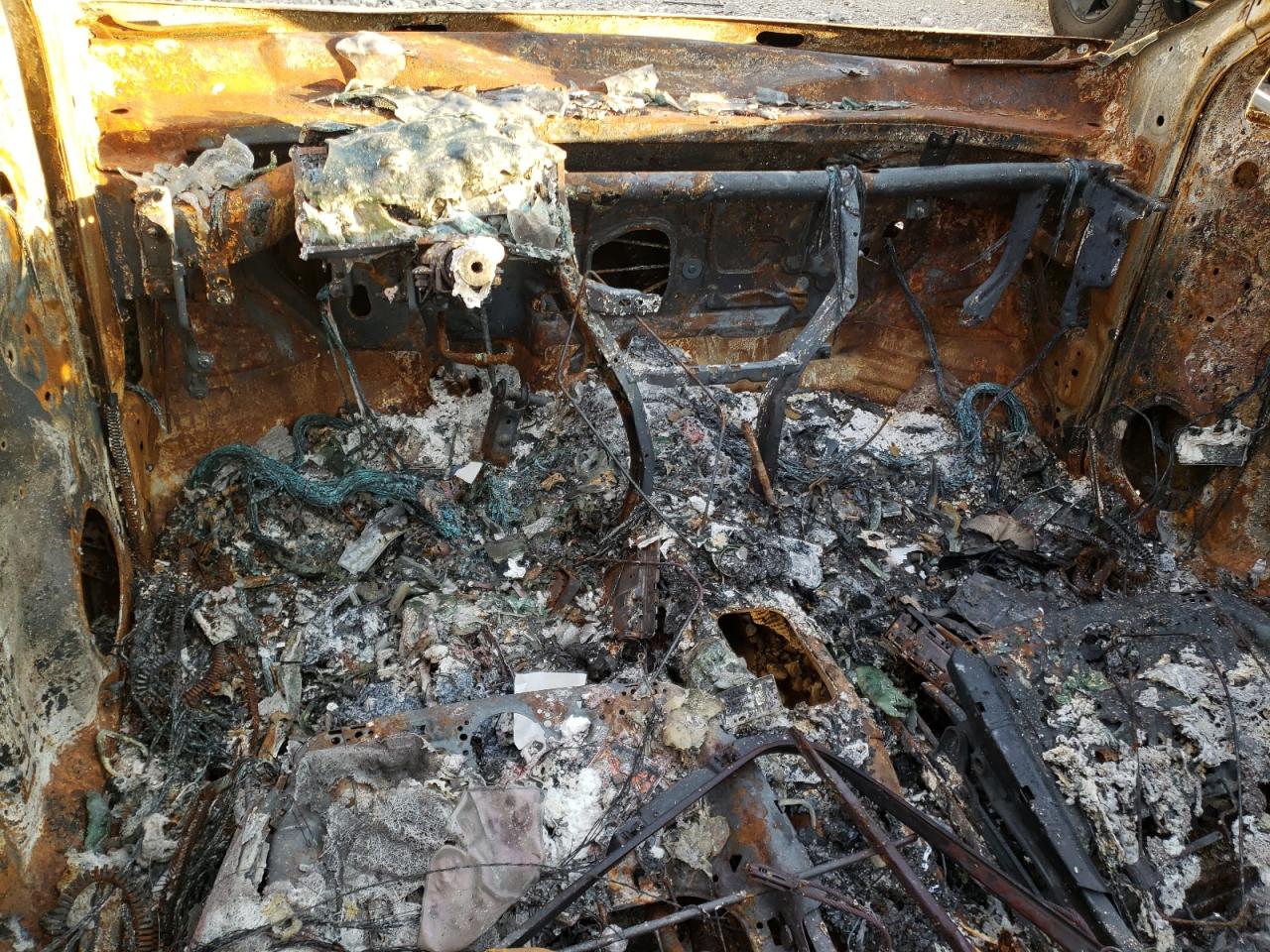 2018 Volkswagen Tiguan VIN 3VV4B7AX4JM174637 Copart auction photo, burn damage thumbnail 8