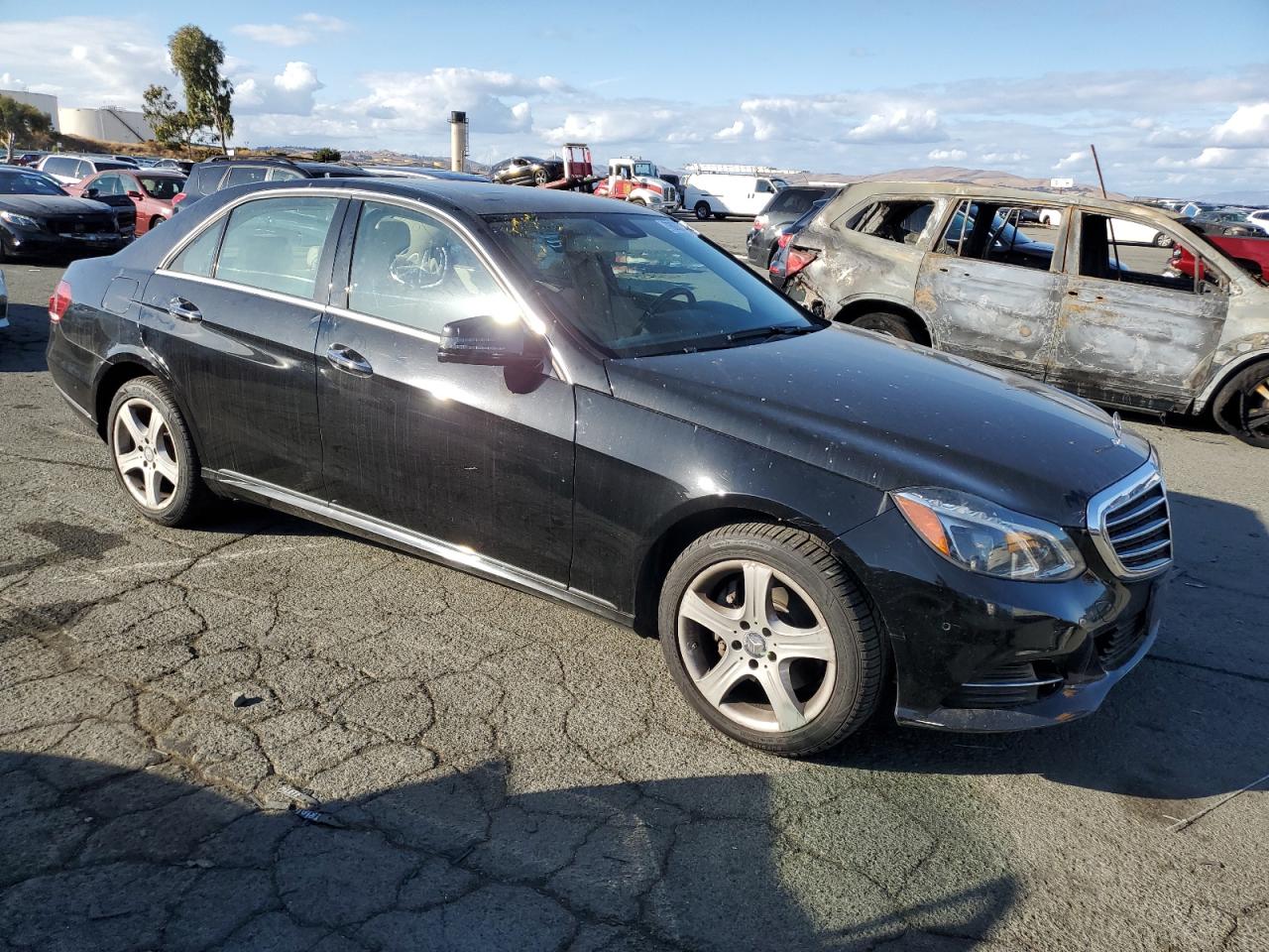 2014 Mercedes-Benz E-klasse VIN WDDHF5KB4EA927474 Copart auction photo, vandalism damage thumbnail 4