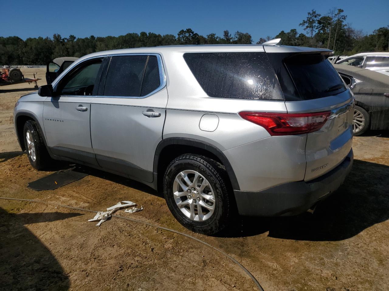 2019 Chevrolet Traverse VIN 1GNERFKW3KJ254449 Copart auction photo, water/flood / minor dent/scratches damage thumbnail 2