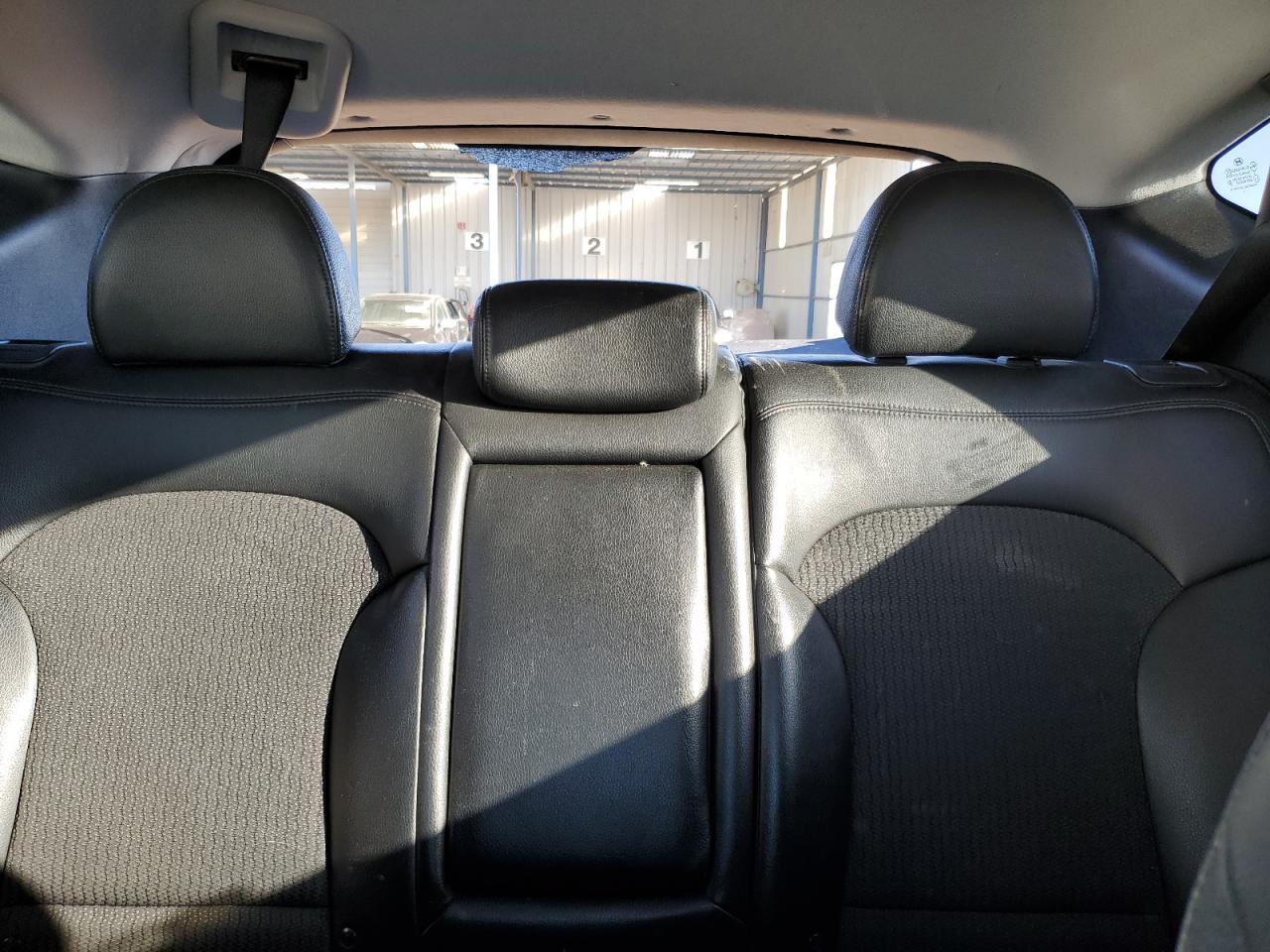 2011 Hyundai Tucson VIN KM8JUCAC6BU207079 Copart auction photo, rear end damage thumbnail 10