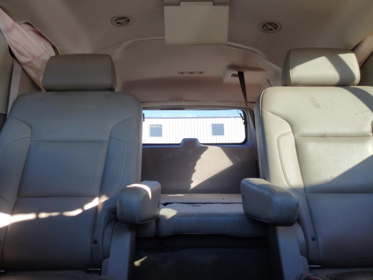 2015 Chevrolet Suburban VIN 1GNSKJKC9FR250686 Copart auction photo, front end / minor dent/scratches damage thumbnail 10