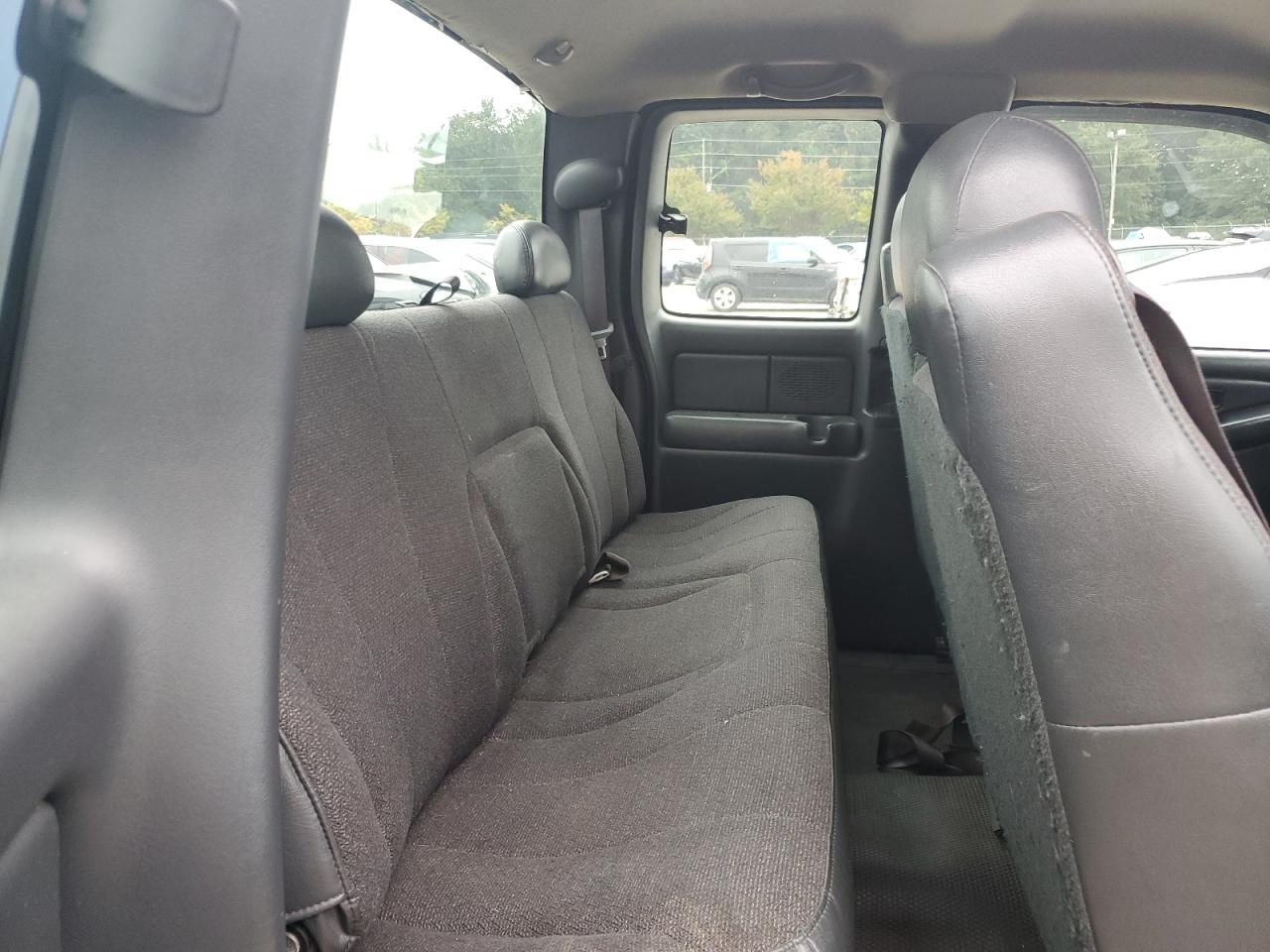 2001 Chevrolet Silverado VIN 2GCEC19V611257574 Copart auction photo, front end damage thumbnail 10