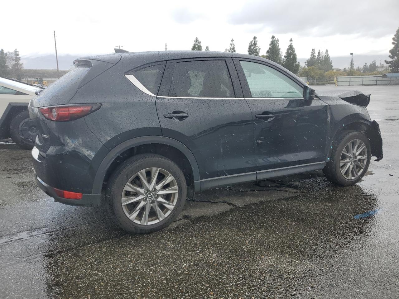 2020 Mazda CX-5 VIN JM3KFADM3L0815055 Copart auction photo, front end damage thumbnail 3