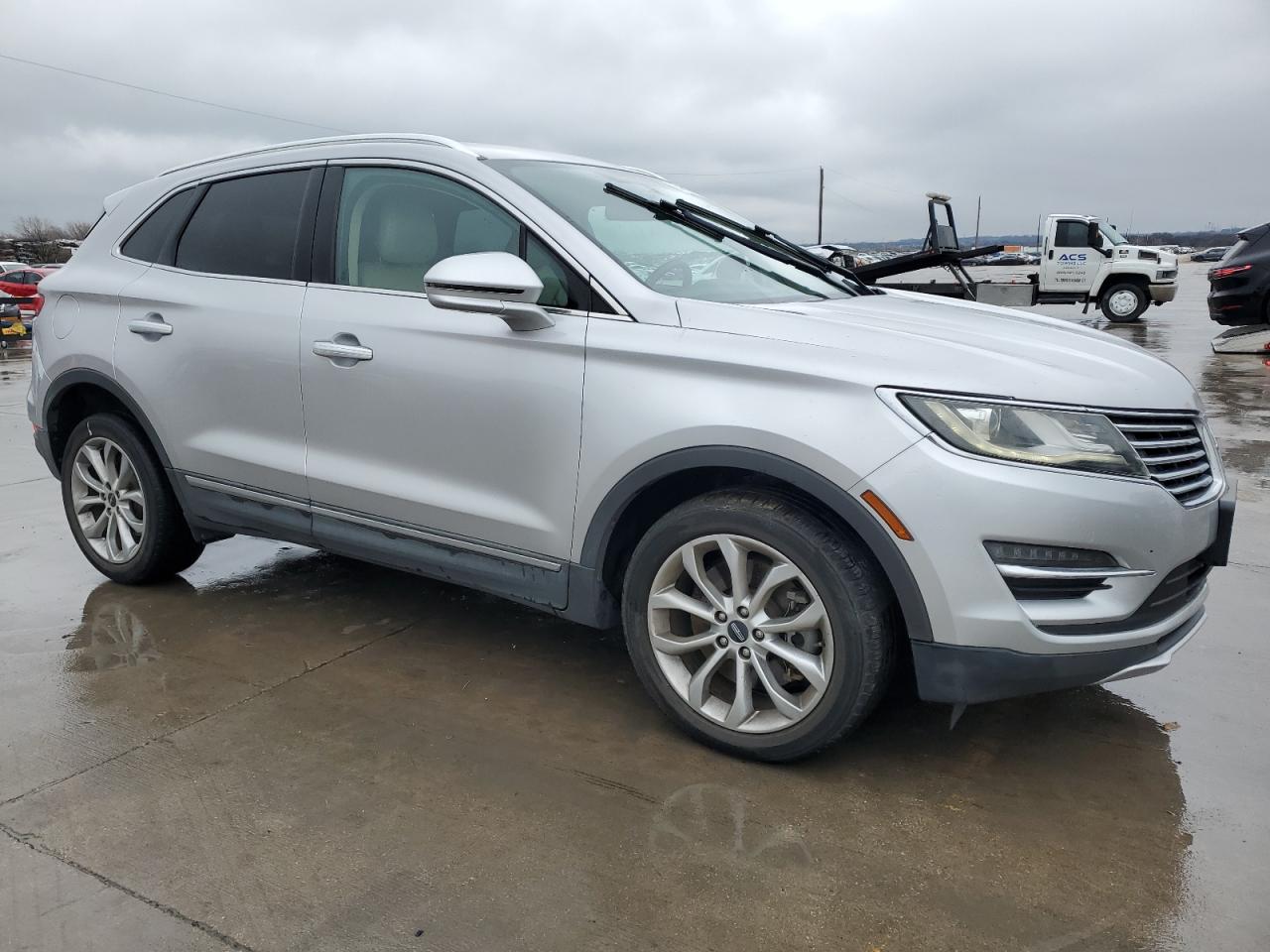2017 Lincoln MKC VIN 5LMCJ2C92HUL14715 Copart auction photo, front end / side damage thumbnail 4