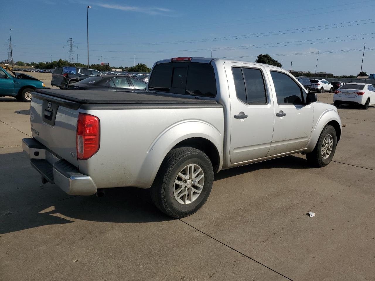 2019 Nissan Navara (Frontier) VIN 1N6AD0ER5KN744552 Copart auction photo, side / front end damage thumbnail 3