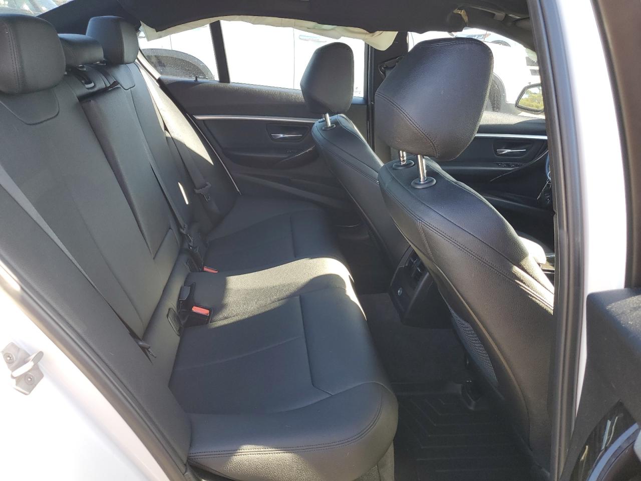 2016 BMW 3er VIN WBA8E3G58GNU04231 Copart auction photo, front end / side damage thumbnail 10