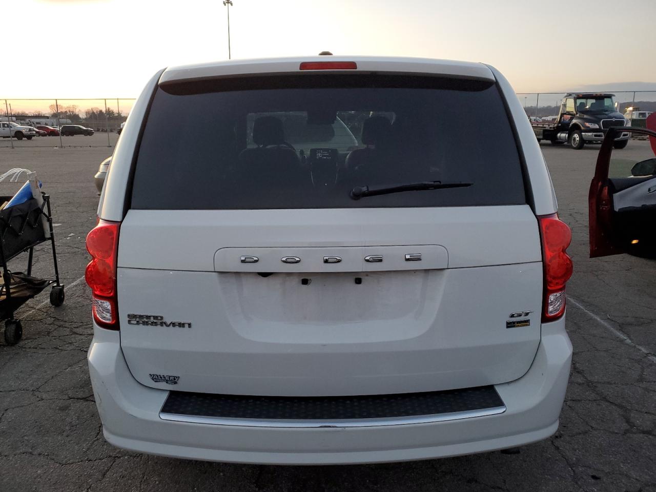 2019 Dodge Caravan VIN 2C4RDGEG3KR670919 Copart auction photo, side / front end damage thumbnail 6