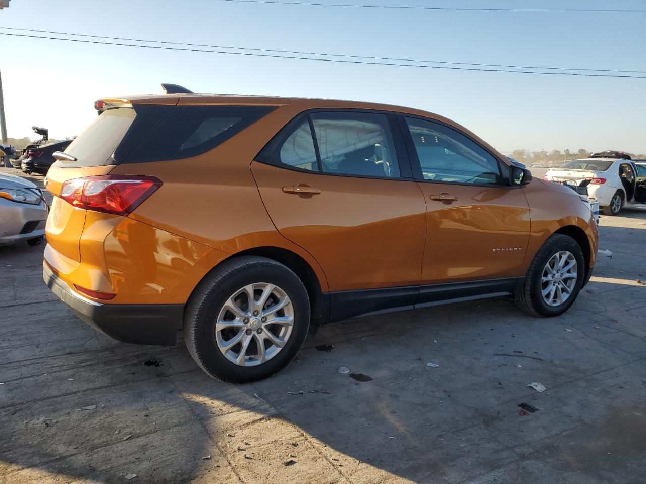 2018 Chevrolet Equinox VIN 2GNAXHEV7J6157012 Copart auction photo, side / front end damage thumbnail 3