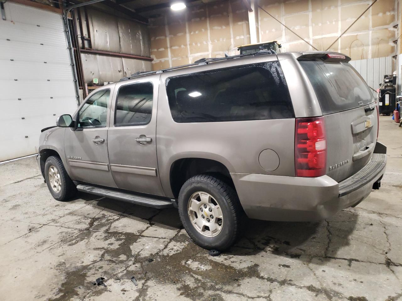 2011 Chevrolet Suburban VIN 1GNSKHE33BR296058 Copart auction photo, front end damage thumbnail 2