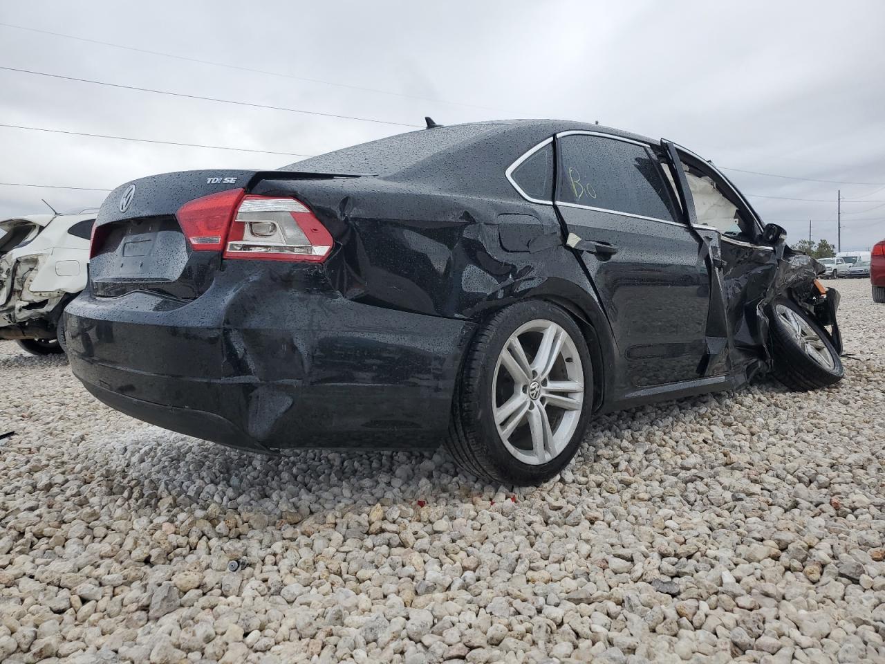 2015 Volkswagen Passat VIN 1VWBV7A32FC057977 Copart auction photo, side / front end damage thumbnail 3
