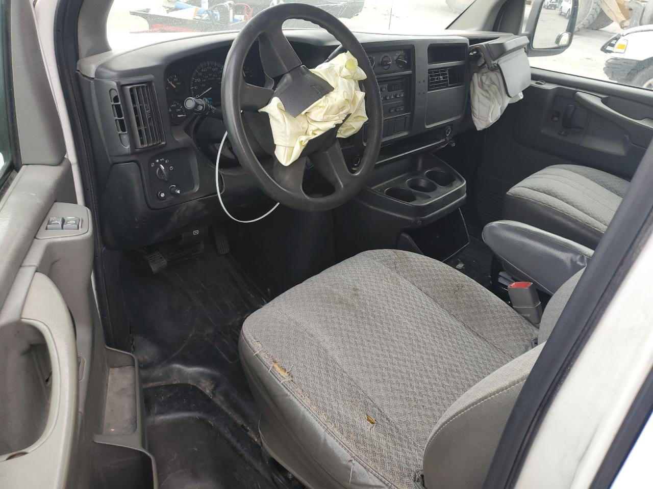 2005 Chevrolet Express VIN 1GCFG15T251176760 Copart auction photo, front end damage thumbnail 8